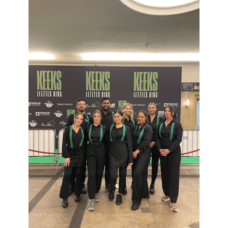 Das Bar- und Servicepersonal von Easy Bar and Eventservice auf dem KEKS „Letztes Ding“-Event