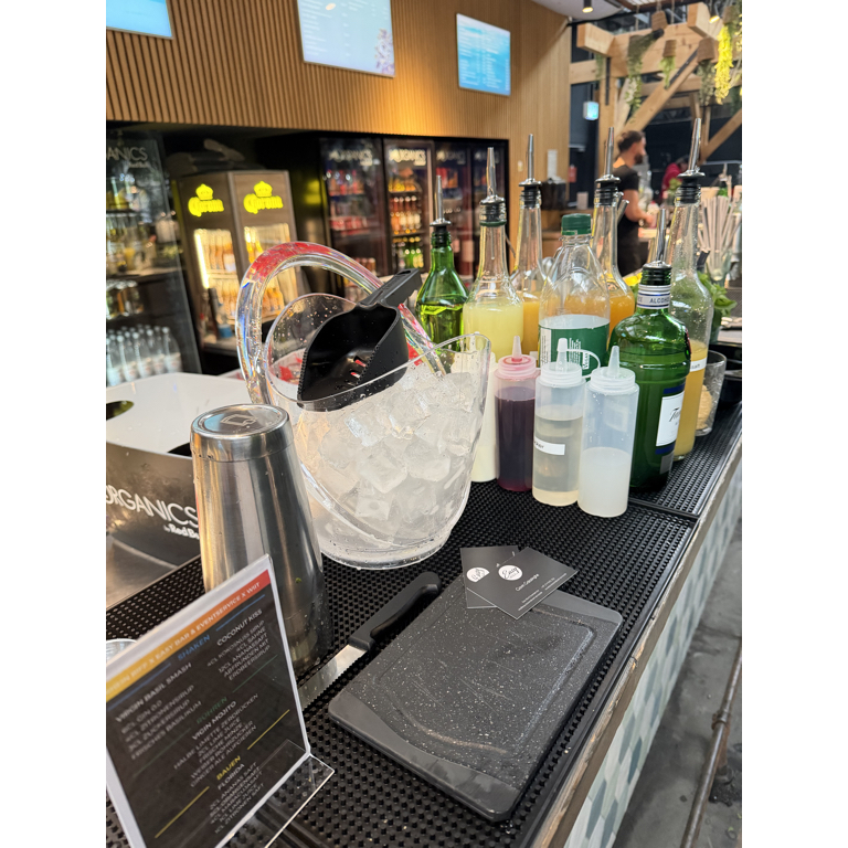 Eine von Easybarservice eingerichtete Bar für ein Mix it yourself Event.